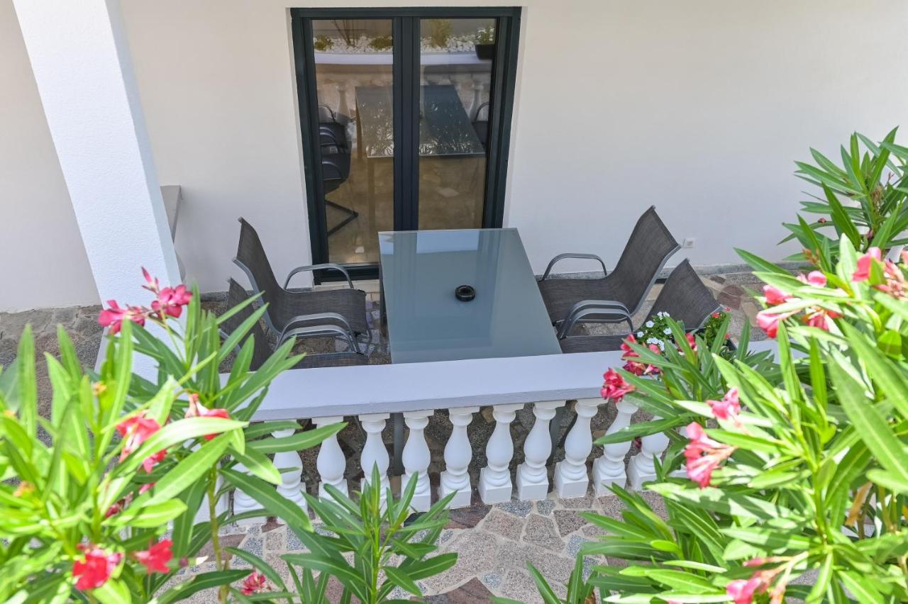 Villa Ami Kustici Bagian luar foto